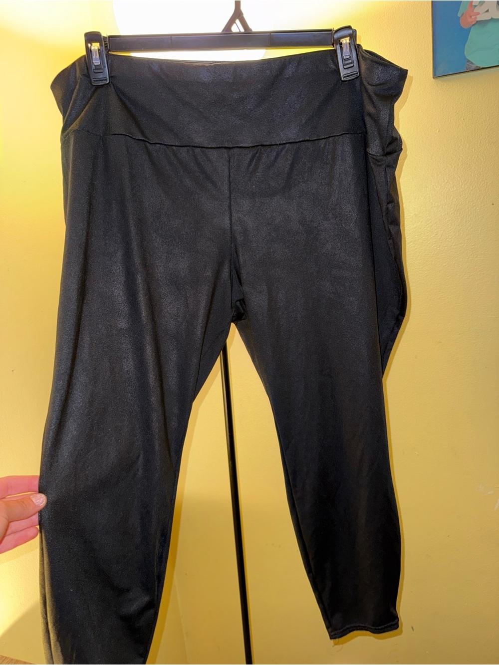 Terra & Sky Black Capri Leggings with Fold-Over Waistband